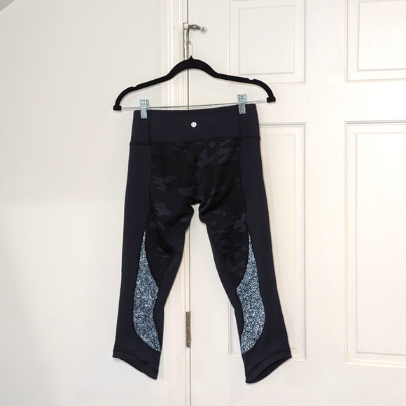 EUC Lululemon Wunder Under Crop Full-On Luon Heathered Camo Pebble Blue | Size 6 - Picture 8 of 9